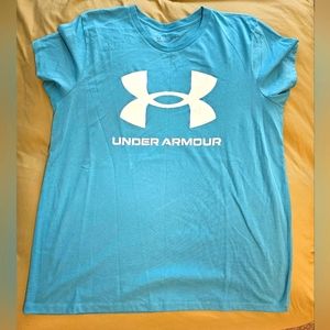 Women's UA tshirt